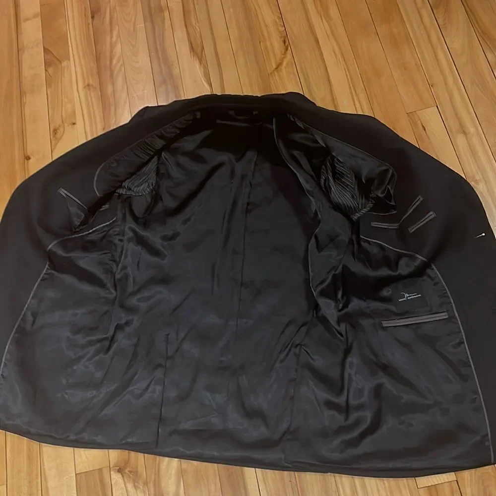 Marc Anthony black wool tonal pinstripe double button lined sport coat. 36S